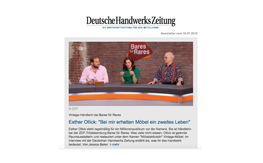 Screenshot eines Artikels der Deutschen Handwerks Zeitung über die Vintage-Händlerin bei Bares für Rares, mit drei Personen an einem TV-Studiotisch vor Backsteinwand. Keywords: Möbelaufarbeitung, Workshop, Düsseldorf, Werkstattfürschönes.