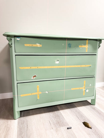 Gründerzeit-Kommode "Aurelia" - Salbei-Makeover!