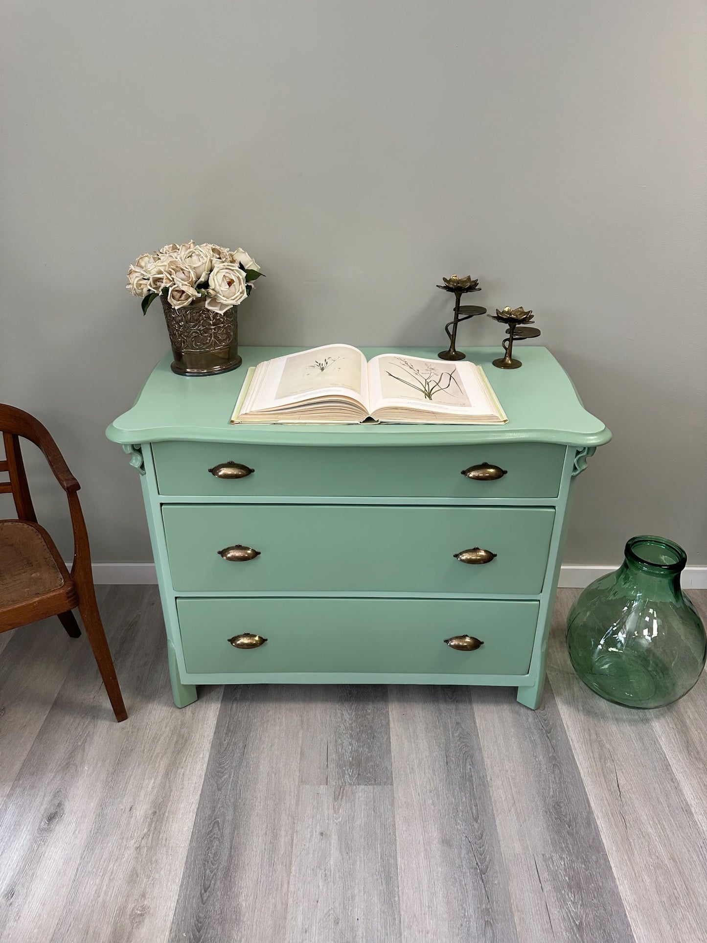 Gründerzeit-Kommode "Aurelia" - Salbei-Makeover!