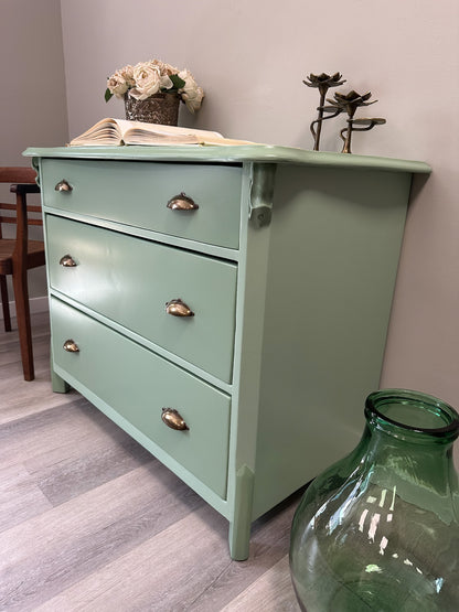 Gründerzeit-Kommode "Aurelia" - Salbei-Makeover!