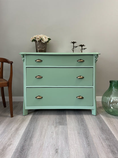 Gründerzeit-Kommode "Aurelia" - Salbei-Makeover!