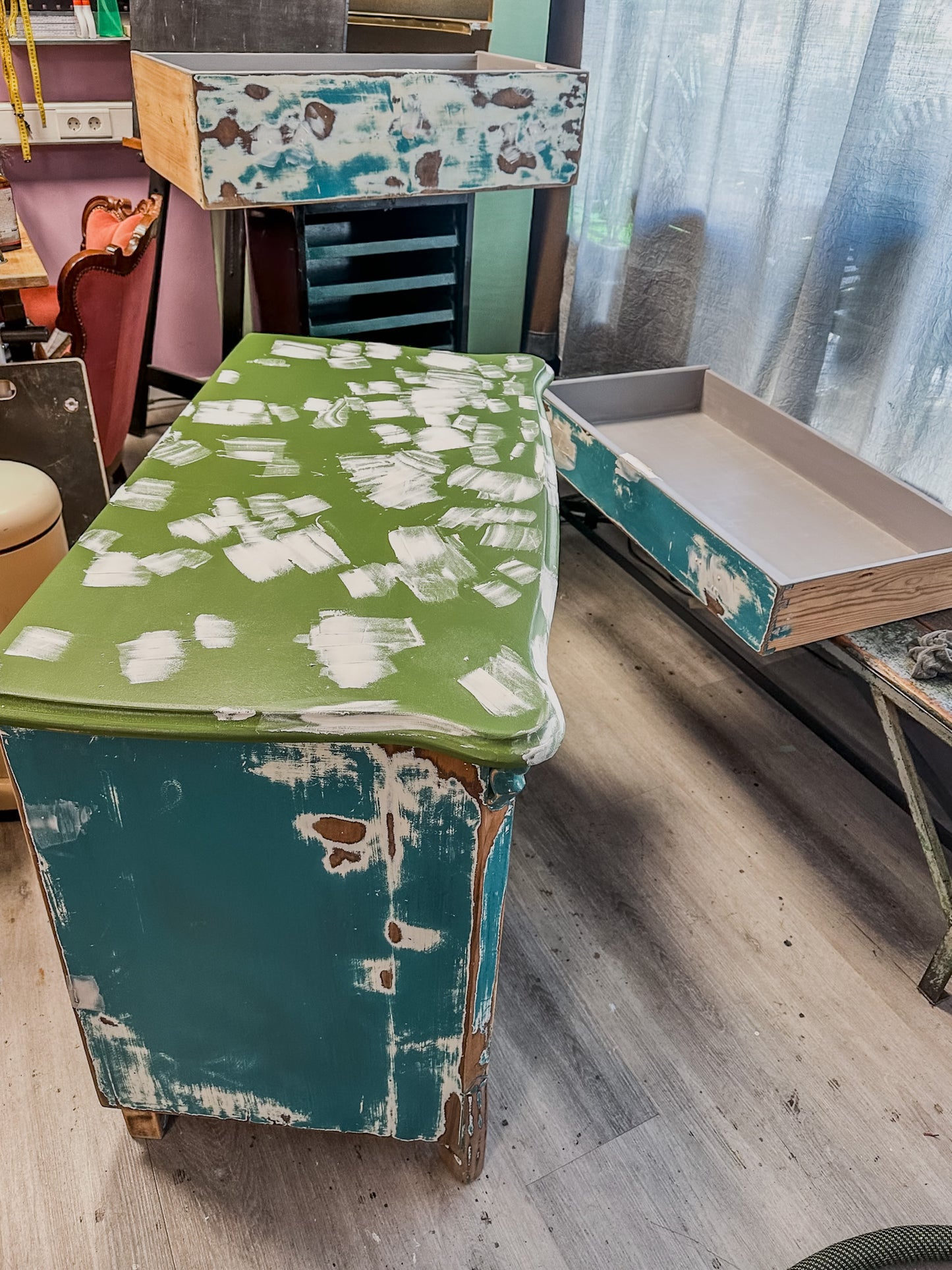 Gründerzeit-Kommode "Aurelia" - Salbei-Makeover!