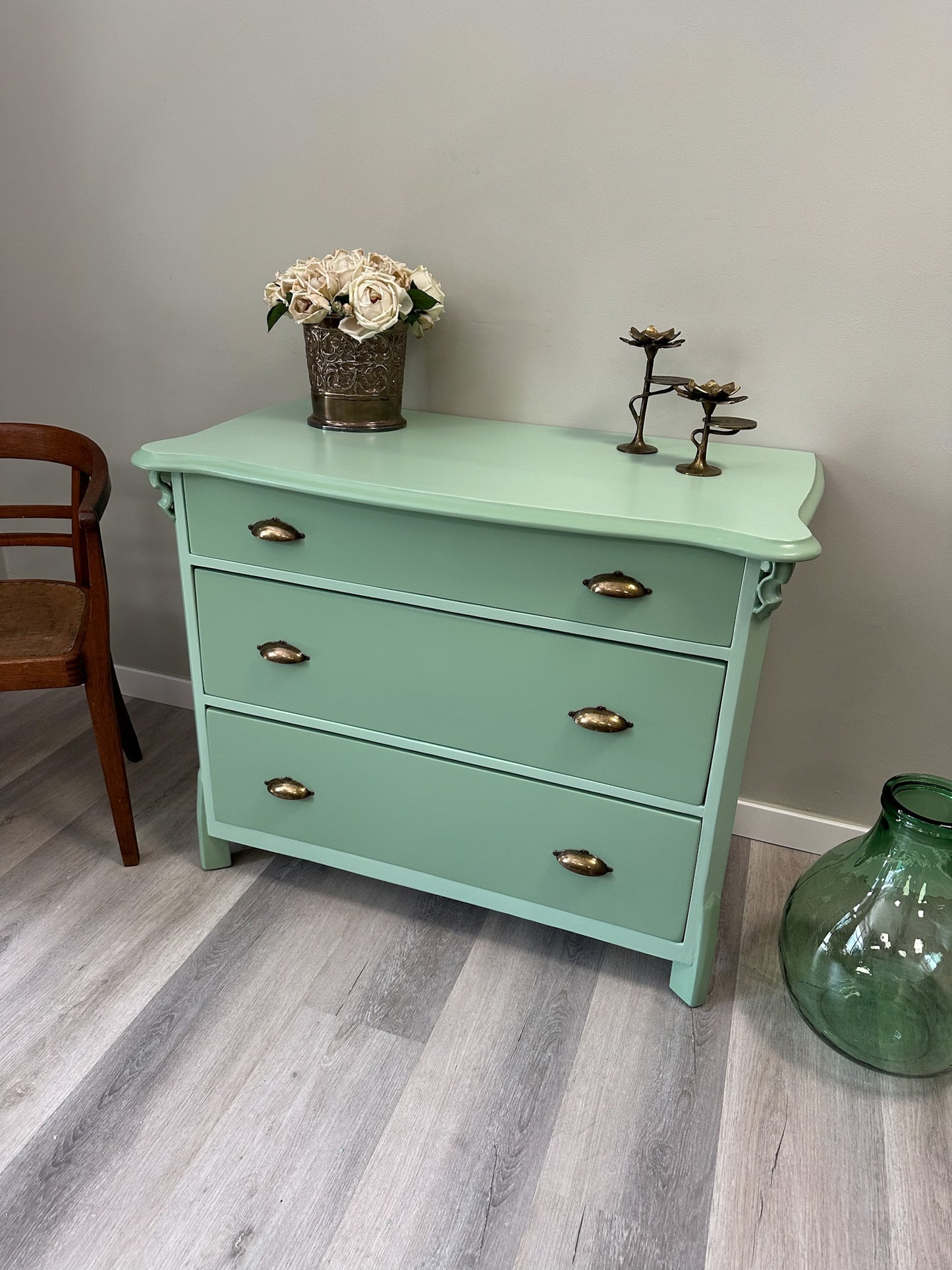 Gründerzeit-Kommode "Aurelia" - Salbei-Makeover!