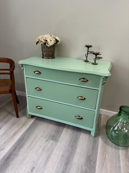 Gründerzeit-Kommode "Aurelia" - Salbei-Makeover!