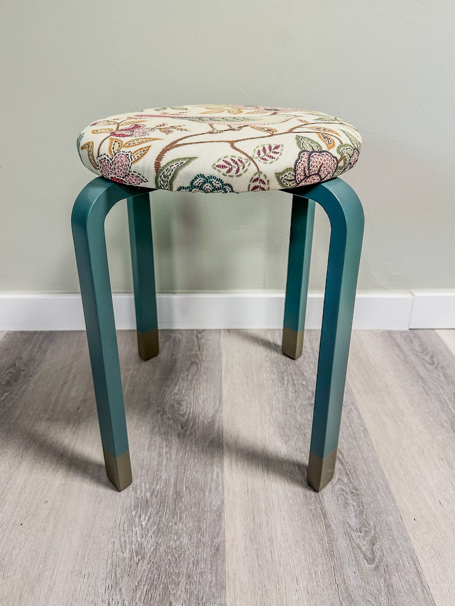 Polsterhocker "Nanni" - Dip-Dye-Detail!