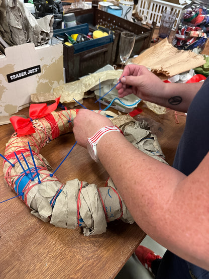 Re:Kranz – Upcycling-Workshop: Aus Verpackung wird Design