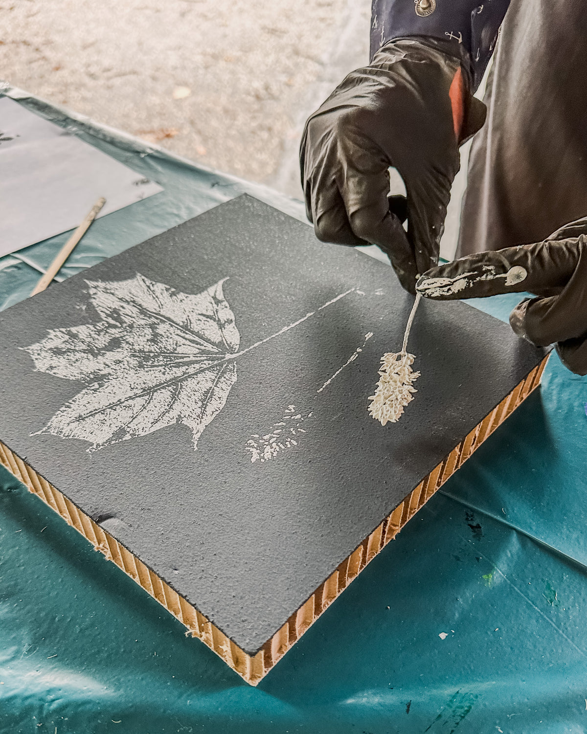 Botanischer Monodruck – Pflanzendruck mit echten Blättern und Blüten