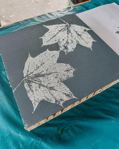 Botanischer Monodruck – Pflanzendruck mit echten Blättern und Blüten