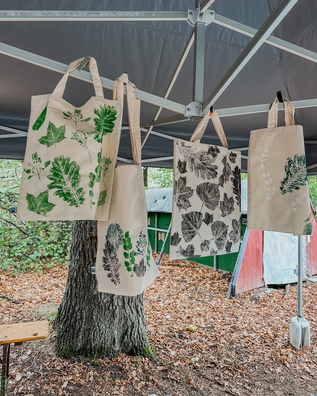 Botanischer Monodruck – Pflanzendruck mit echten Blättern und Blüten